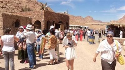 إقبال كبير من السائحين لزيارة المقدسات الدينية والتاريخية بسانت كاترين