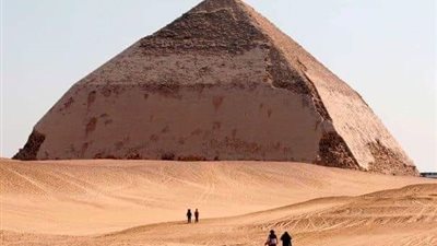 الهرم بيُفرط مننا حجر حجر.. مصدر يكشف حقيقة الصور المتداولة بشأن انهيار الهرم