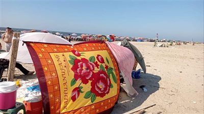 جهاز دمياط الجديدة يحذر المصطافين من إقامة خيم عشوائية على الشاطئ ويتوعد باتخاذ الإجراءات القانونية