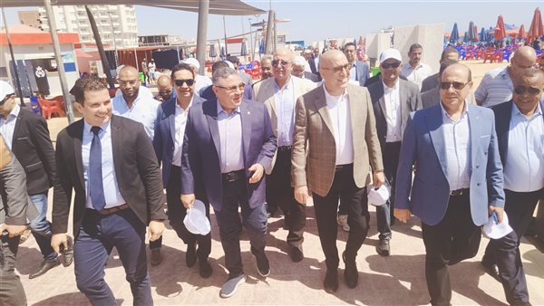 وزير الإسكان يتفقد