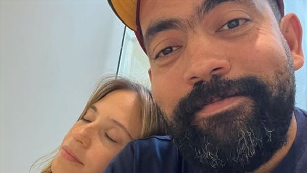 خالد عليش وزوجته