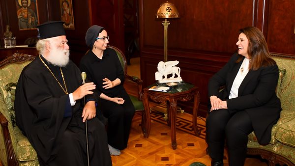 وزيرة الهجرة والبابا