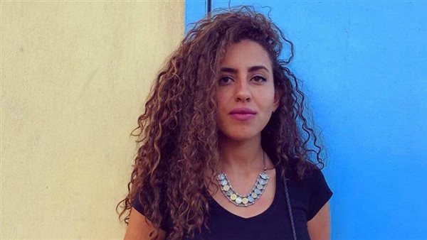 الشاعرة منة عدلي