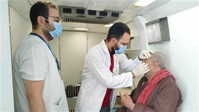 صحة المنيا تقدم خدمات طبية مجانية لـ 1548 حالة خلال قافلة بقرية البراجيل