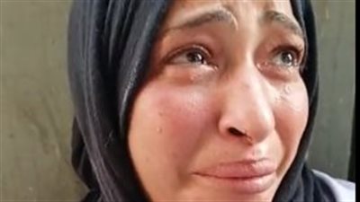 سيدة تفترش الرصيف هي وأبناؤها بالمنيب بعد طرد زوجها لها: 8 شهور مش لاقيين فرشة ننام عليها| بث مباشر 