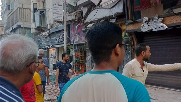 انهيار شرفتي عقار