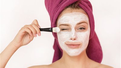 أفضل ماسكات طبيعية للبشرة قبل حلول العيد 