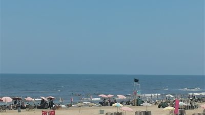 جهاز دمياط الجديدة يخصص جزءًا من الشاطئ العام لذوي الهمم وأسرهم 