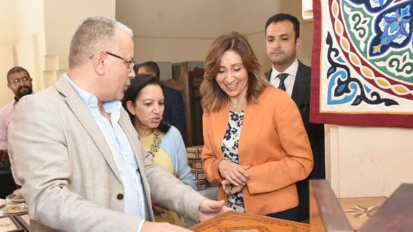 الوزيرة تتفقد مركز