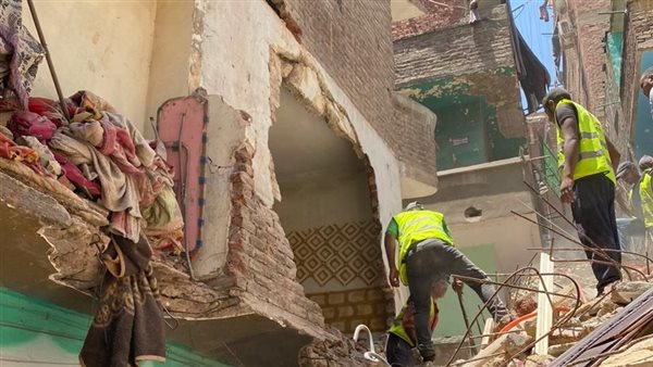  انهيار عقار حدائق