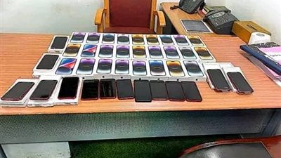 جمارك مطار برج العرب الدولي تضبط محاولة تهريب عدد من الهواتف المحمولة 