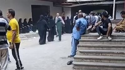 أهالي ضحايا عقار حدائق القبة المنهار ينتظرون خروج جثامين ذويهم لدفنها| بث مباشر