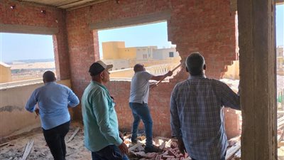 جهاز العبور يصدر 20 قرارا لغلق وتشميع محال تجارية.. و10 قرارات إزالة إشغالات بسنتر بلازا