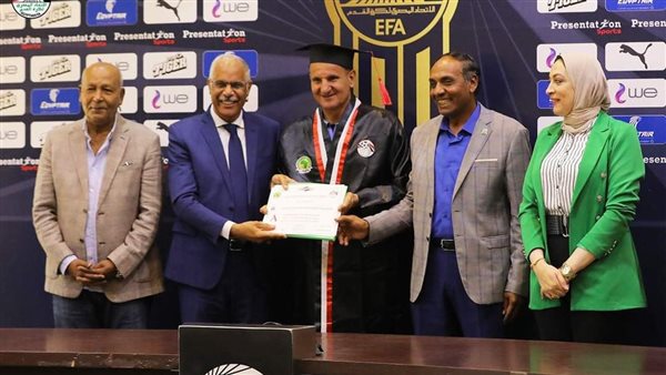 طارق سليمان يتسلم