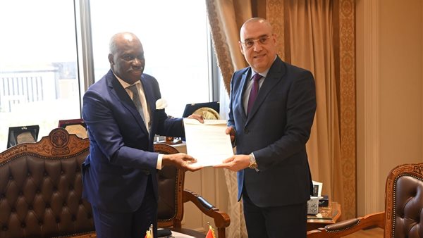 وزير الإسكان 