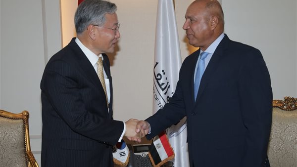 وزير النقل والسفير