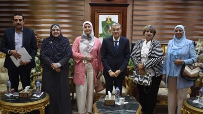 محافظ المنيا يلتقي وفد المجلس القومي للمرأة