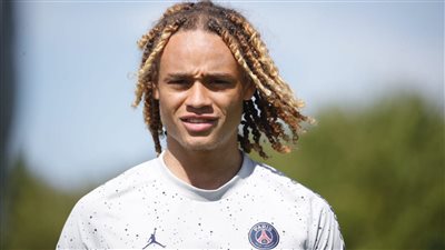 لايبزيج الألماني يحسم مصيره من بيع تشافي سيمونز