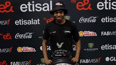 أول تعليق من بيرسي تاو بعد تتويج الأهلي بدرع الدوري الممتاز