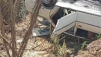 مصرع وإصابة 5 أشخاص في انقلاب سيارة داخل ترعة الفؤادية بسوهاج | صور