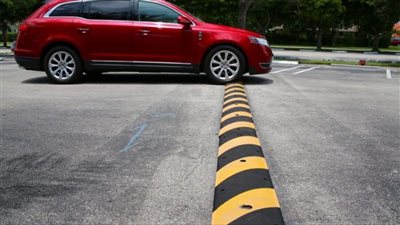 نصائح لحماية سيارتك من أضرار المطبات الصناعية