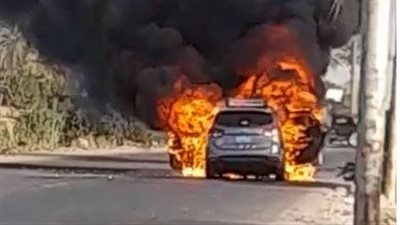 اشتعال سيارة على طريق سوهاج الزراعي وقائدها يتمكن من الهرب | صور