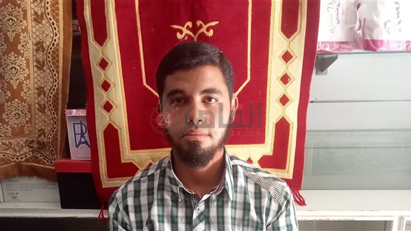 لسانه لا ينطق إلا