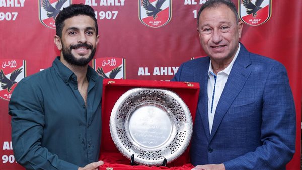 الخطيب يُكرم أيمن