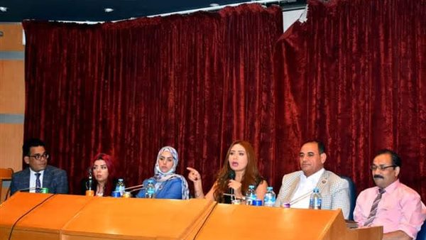 صالون القاهرة 