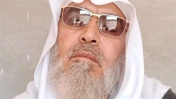 وفاة أمام مسجد أثناء