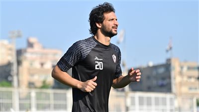 محمود علاء يتواجد على مقاعد بدلاء الزمالك أمام الوحدة بسبب نزلة برد