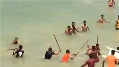 بدأت بخناقة وانتهت بصلح في قسم الشرطة.. تفاصيل مشاجرة البحر بالإسكندرية