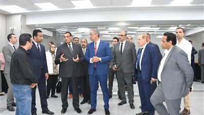 وزير التنمية المحلية ومحافظ الفيوم يتفقدان التجهيزات النهائية لمركز الشبكة الوطنية للطوارئ
