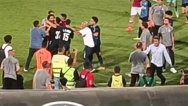 اشتباكات بين لاعبي