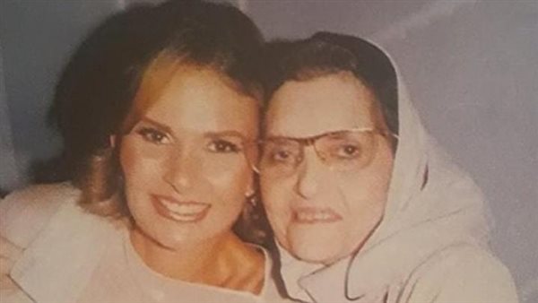 يسرا ووالدتها