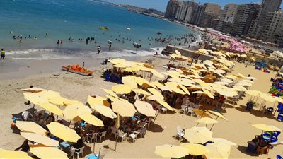 عودة الرايات الصفراء والحمراء على شواطئ القطاع الغربي والعجمي بالإسكندرية