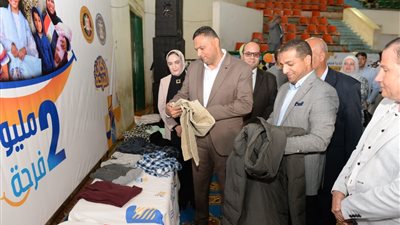 محافظ الدقهلية يفتتح معرض دكان الفرحة لدعم الأسر الأولى بالرعاية 