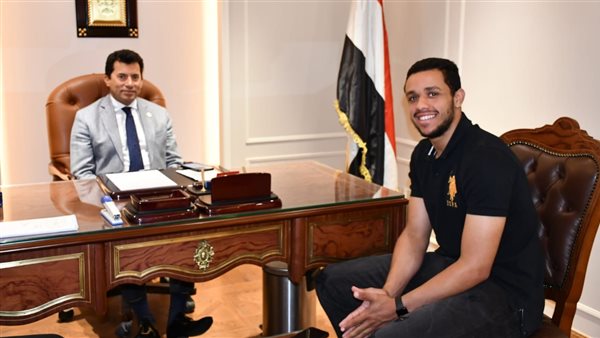 مصطفى عسل مع وزير