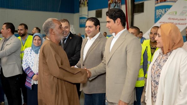 جانب من عملية التوزيع