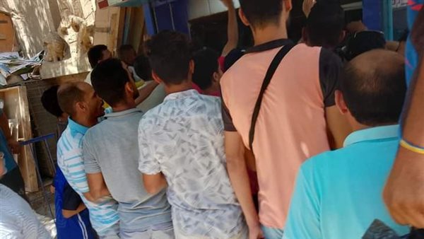 زحام المواطنين على