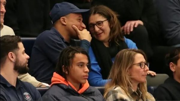 والدة مبابي