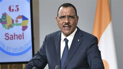  الرئيس محتجز والعالم يندد.. ماذا يحدث في النيجر؟ 