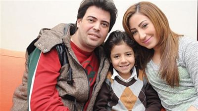 المطربة بوسي ترفض مشاركة نجلها في دفن وعزاء والده المنتج وليد فطين