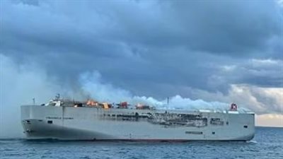 حريق سفينة شحن على متنها 3000 سيارة قادمة من ألمانيا إلى مصر