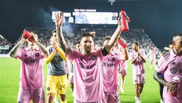 ليونيل ميسي ولاعبو