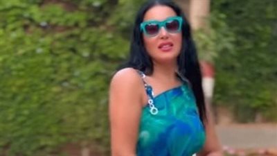 سمية الخشاب تروج لأحدث أغانيها اركب على الموجة