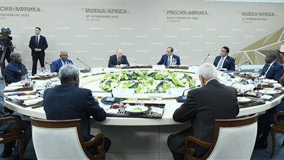 السيسي يشارك في غداء عمل مع الرئيس الروسي ورؤساء الدول الأفارقة