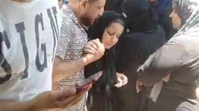 وقعت من طولها.. انهيار خطيبة الشاب المتوفى خلال حفل خطوبته ببورسعيد لحظة دفنه |صور