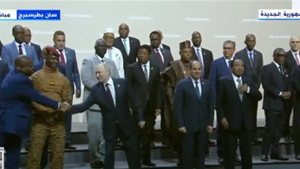 صورة تذكارية للقادة