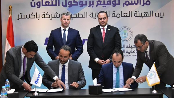 جانب من التوقيع